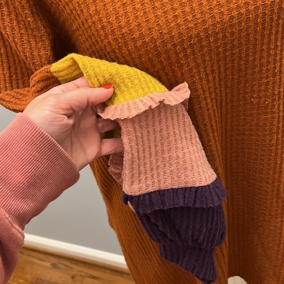 COZY RUFFLE SLEEVE FREE PEOPLE INSPIRED SWEATER - SIZE SMALL - Picture 2 of 6